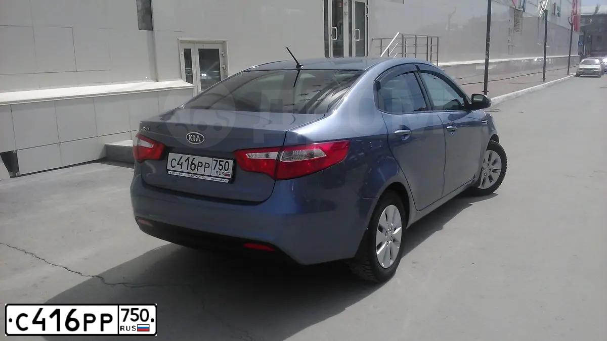 Фото автомобиля KIA RIO, 2012 — госномер А381АЕ155. Цвет: голубой