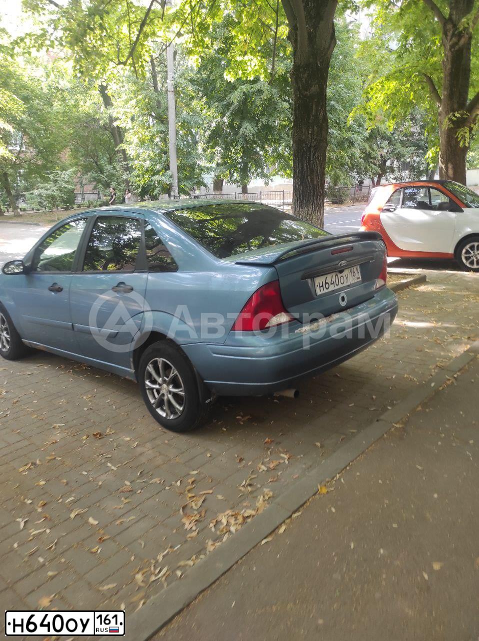 Фото автомобиля FORD FOCUS, 2001 — госномер Е619КХ161. Цвет: ГОЛУБОЙ