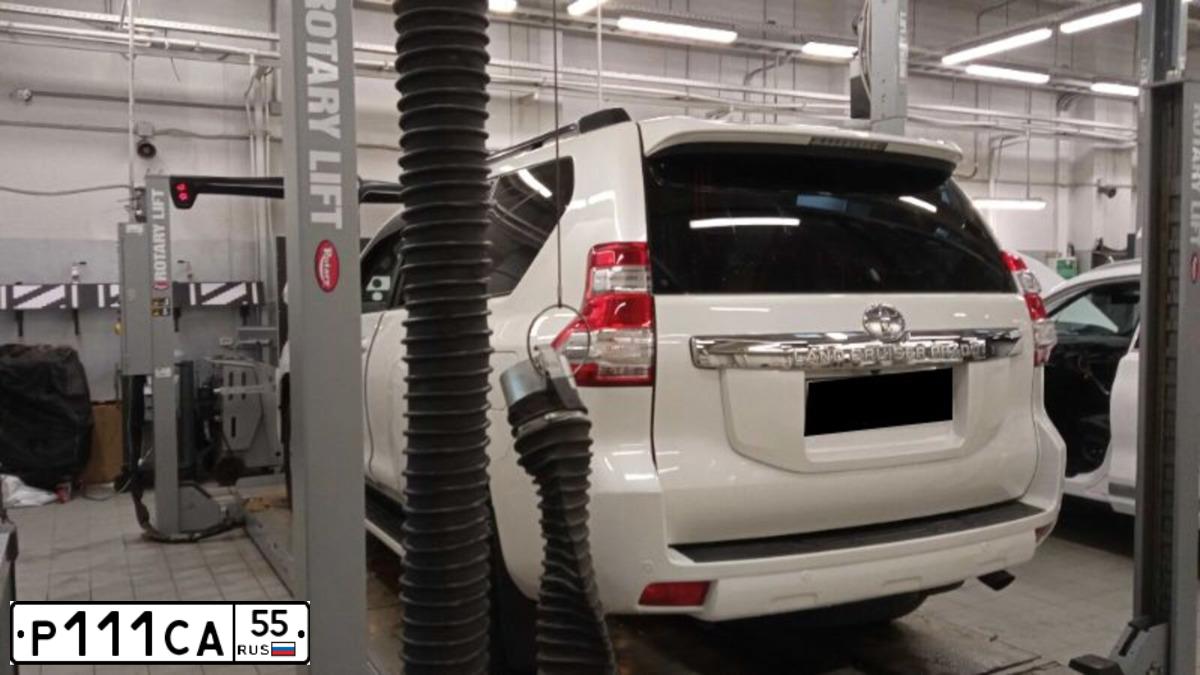 Фото автомобиля TOYOTA HIGHLANDER, 2011 — госномер Р111СА55. Цвет: БЕЛЫЙ