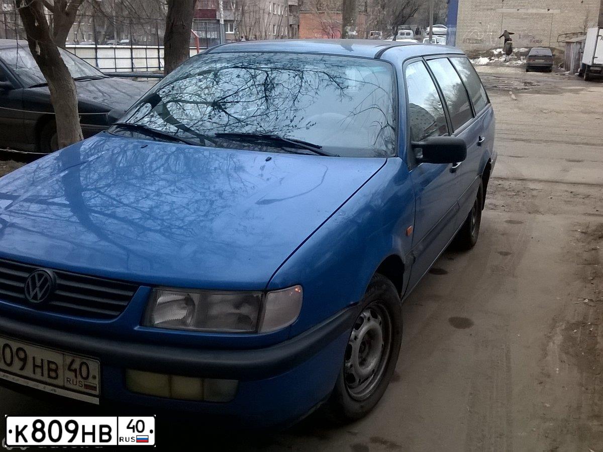 Фото автомобиля VOLKSWAGEN PASSAT, 1995 — госномер К809НВ40. Цвет: СИНИЙ