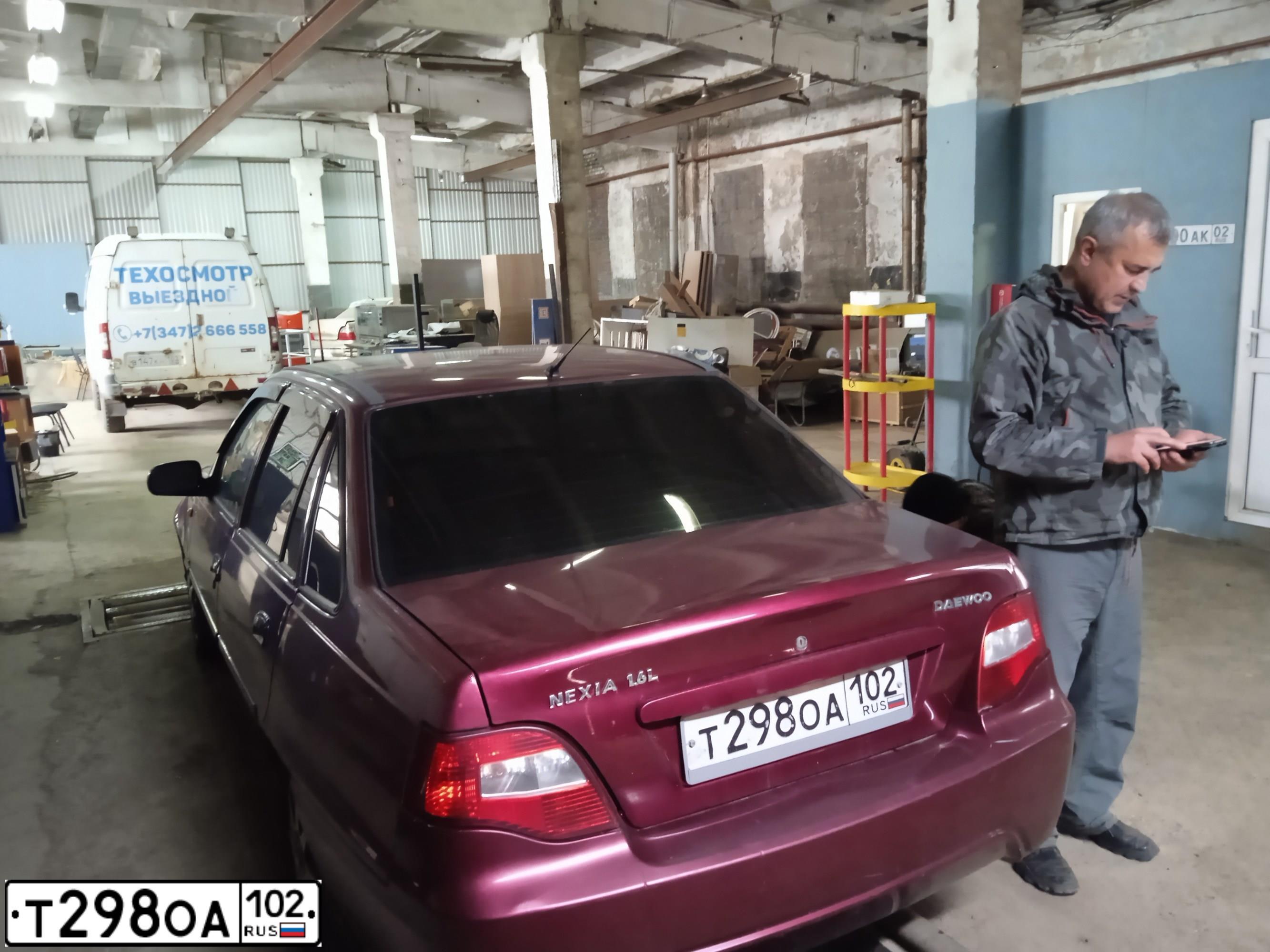 Фото автомобиля DAEWOO NEXIA, 2011 — госномер Т298ОА102. Цвет: БОРДОВЫЙ