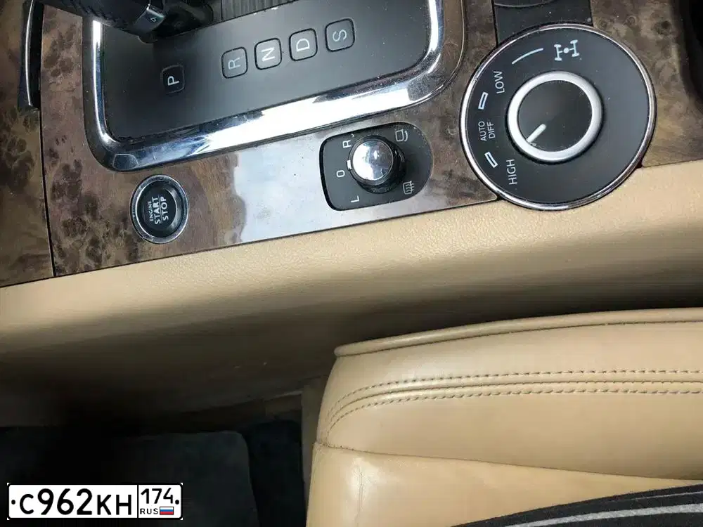 Фото автомобиля VOLKSWAGEN TOUAREG, 2008 — госномер М041ВН196. Цвет: ЧЕРНО-СЕРЫЙ