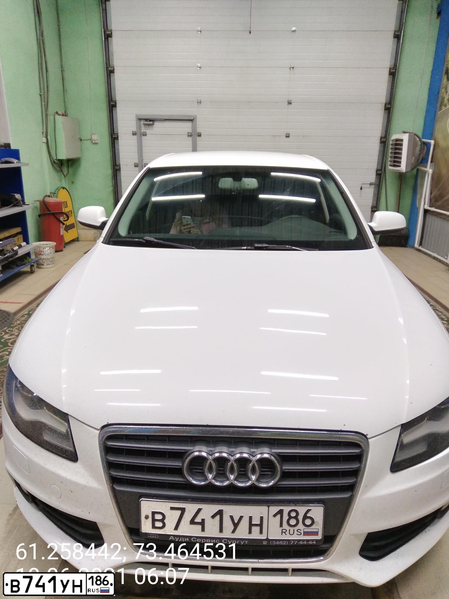 Фото автомобиля AUDI A4, 2009 — госномер С856НХ196. Цвет: Белый
