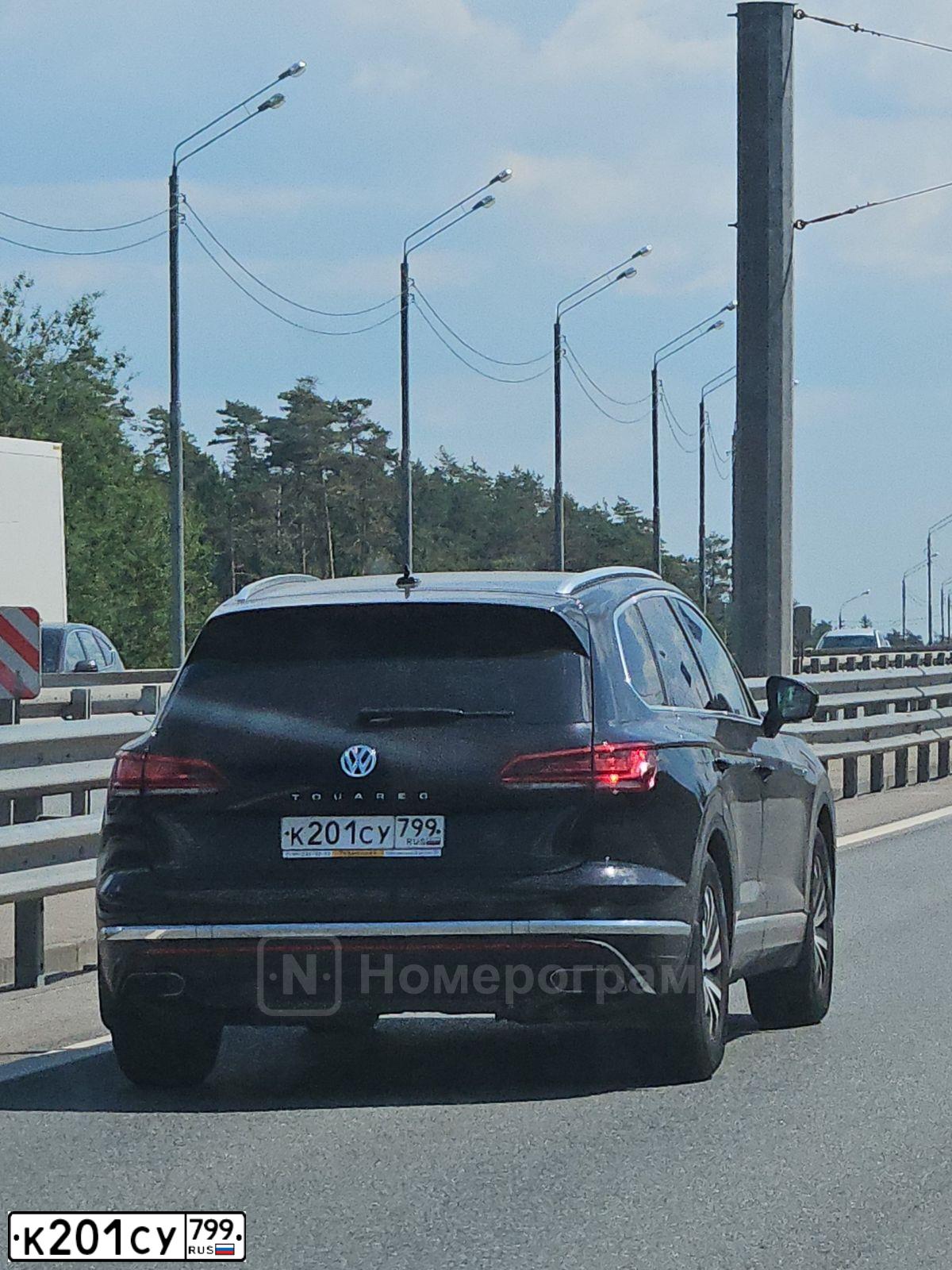 Фото автомобиля VOLKSWAGEN TOUAREG, 2019 — госномер К201СУ799. Цвет: ЧЕРНЫЙ