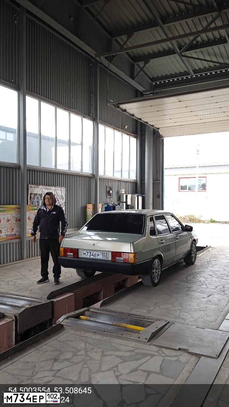 Фото автомобиля LADA 2109 SAMARA, 2002 — госномер К438НА702. Цвет: СЕРЕБРИСТО-ЖЕЛТО-ЗЕЛЕНЫЙ