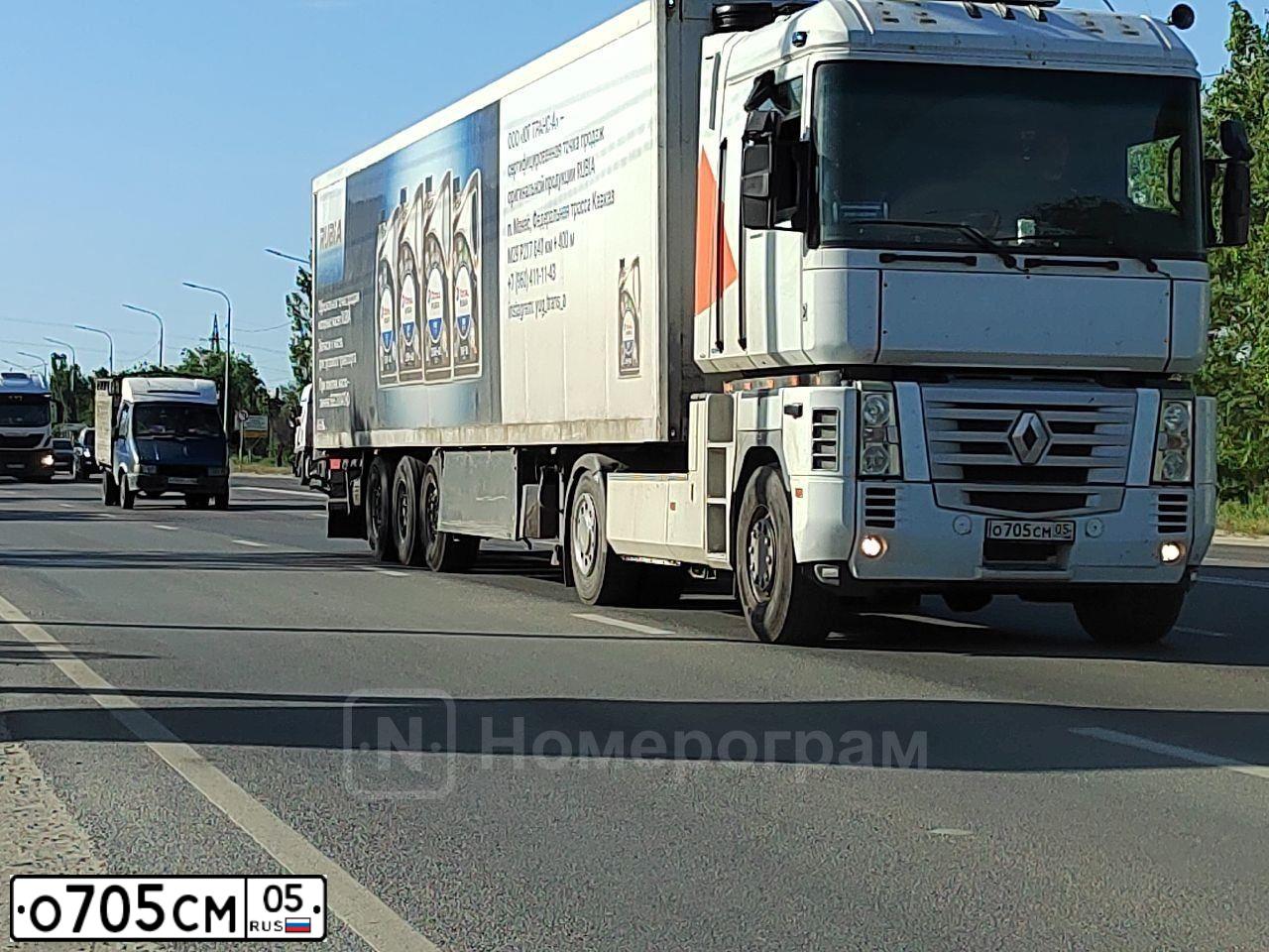 Фото автомобиля RENAULT MAGNUM, 2002 — госномер Р636МВ31. Цвет: Белый