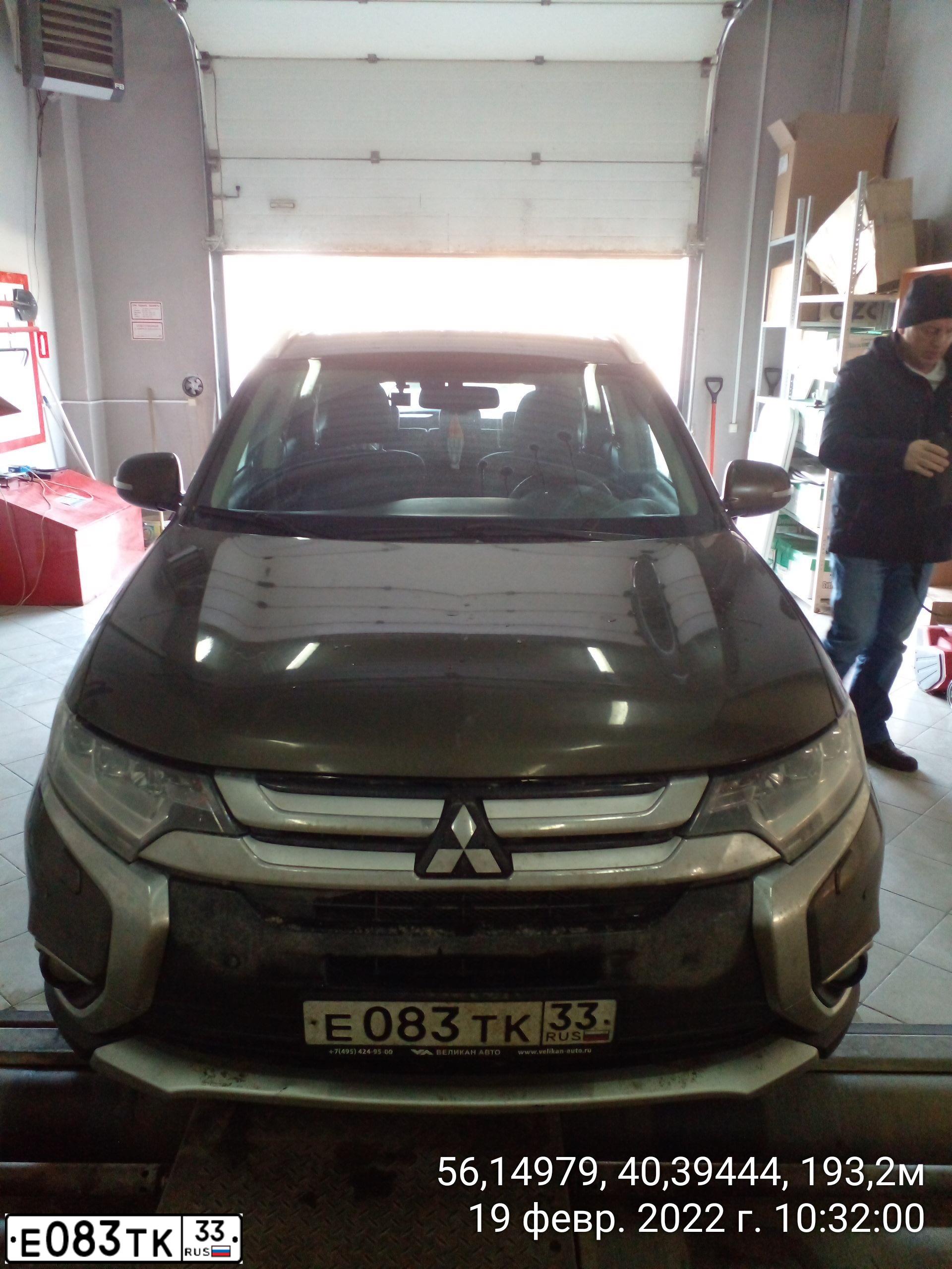 Фото автомобиля MITSUBISHI OUTLANDER, 2015 — госномер Е083ТК33. Цвет: Коричневый