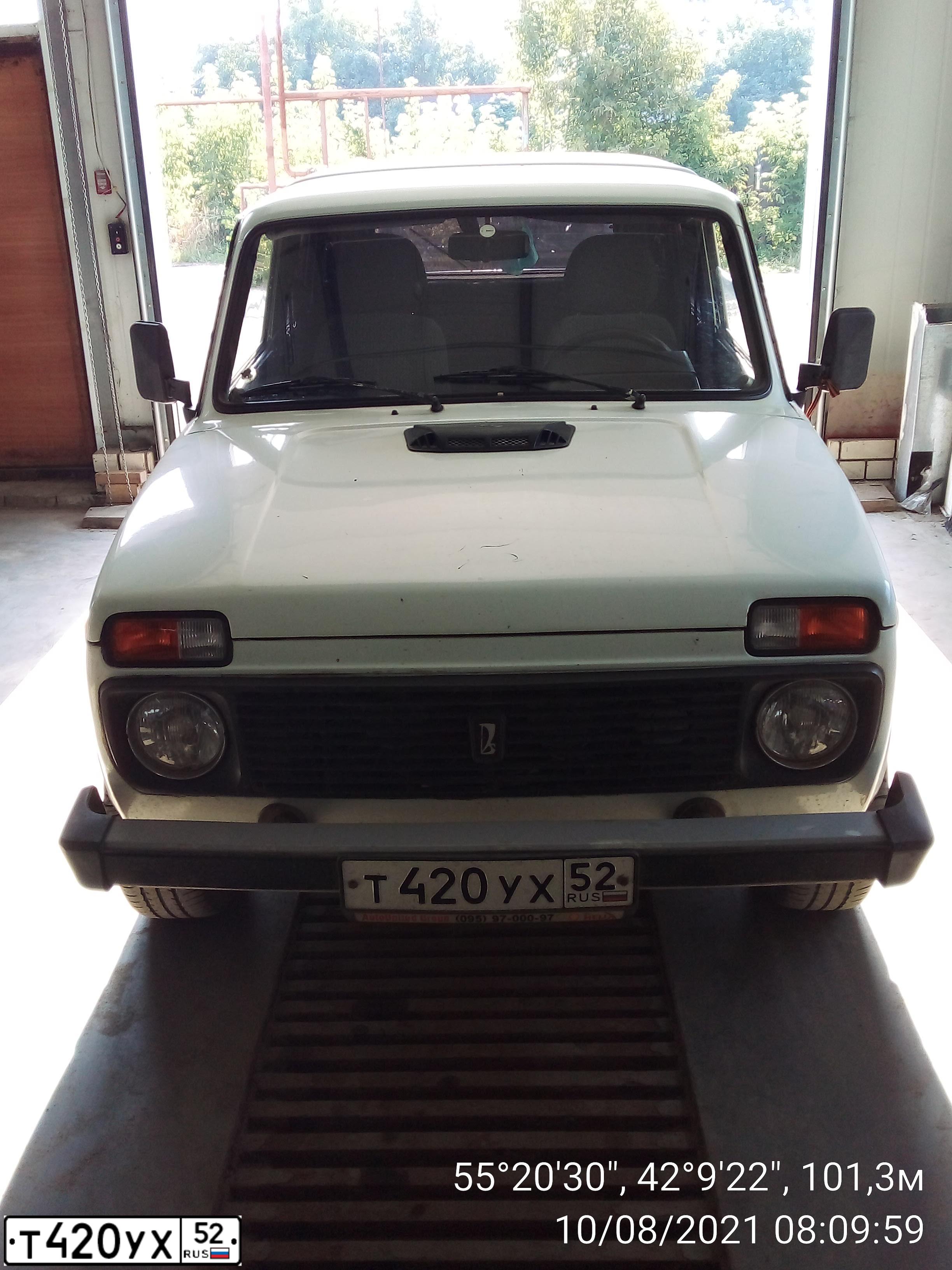 Фото автомобиля LADA 2121 NIVA, 1996 — госномер В629АК152. Цвет: БЕЛЫЙ