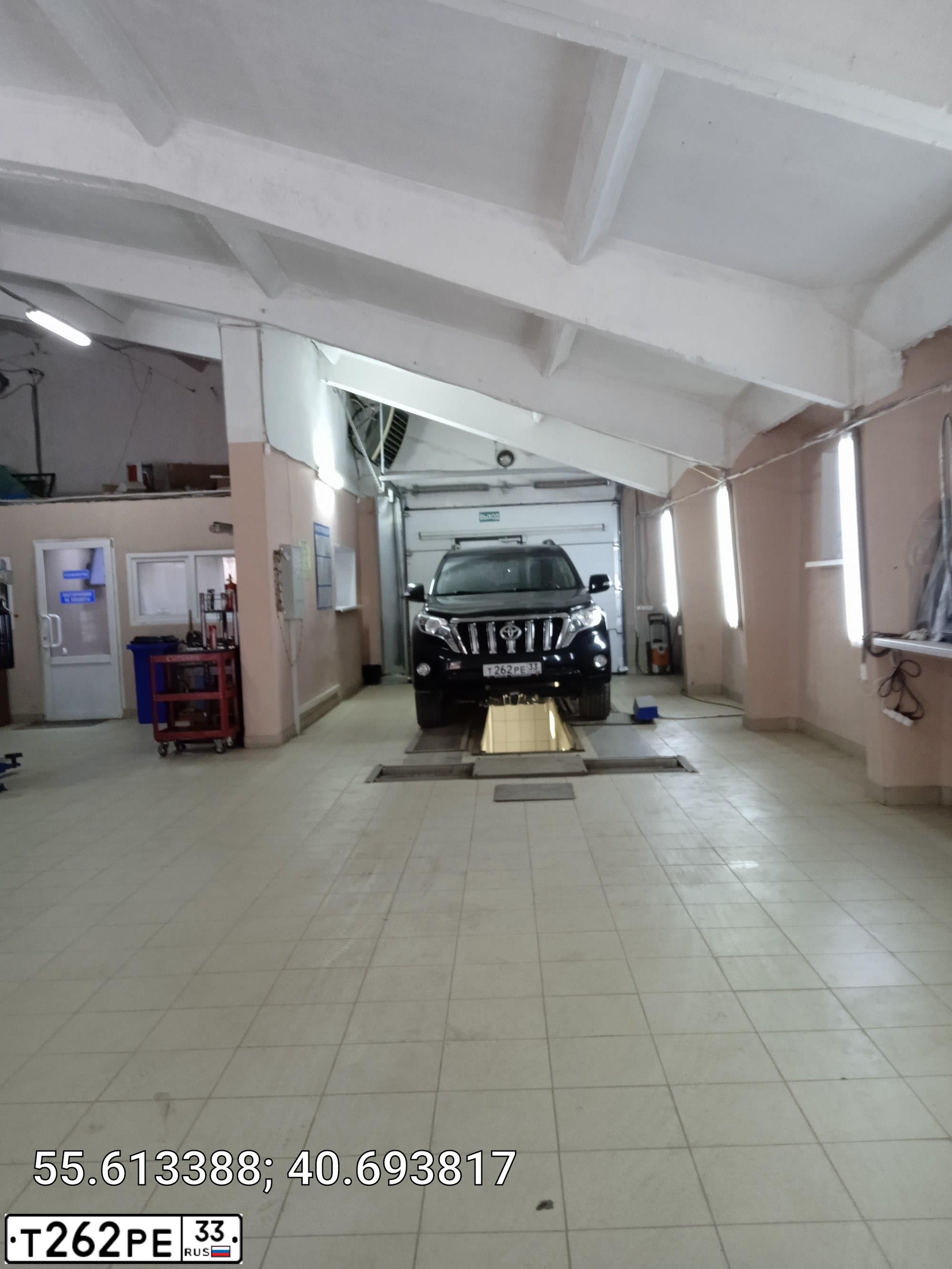 Фото автомобиля TOYOTA LANDCRUISER, 2014 — госномер Т262РЕ33. Цвет: ЧЕРНЫЙ