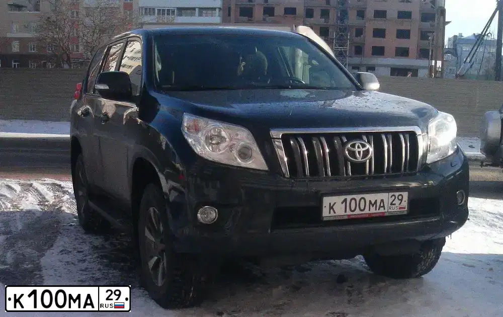 Фото автомобиля TOYOTA LANDCRUISER, 2011 — госномер К100МА29. Цвет: ТЕМНО-СЕРЫЙ
