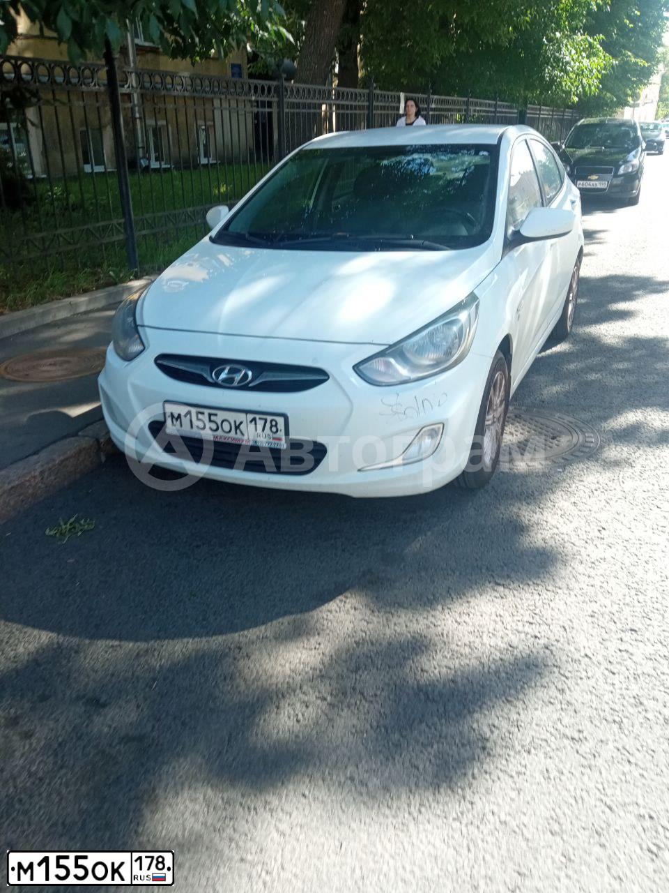 Фото автомобиля HYUNDAI SOLARIS, 2012 — госномер М155ОК178. Цвет: БЕЛЫЙ