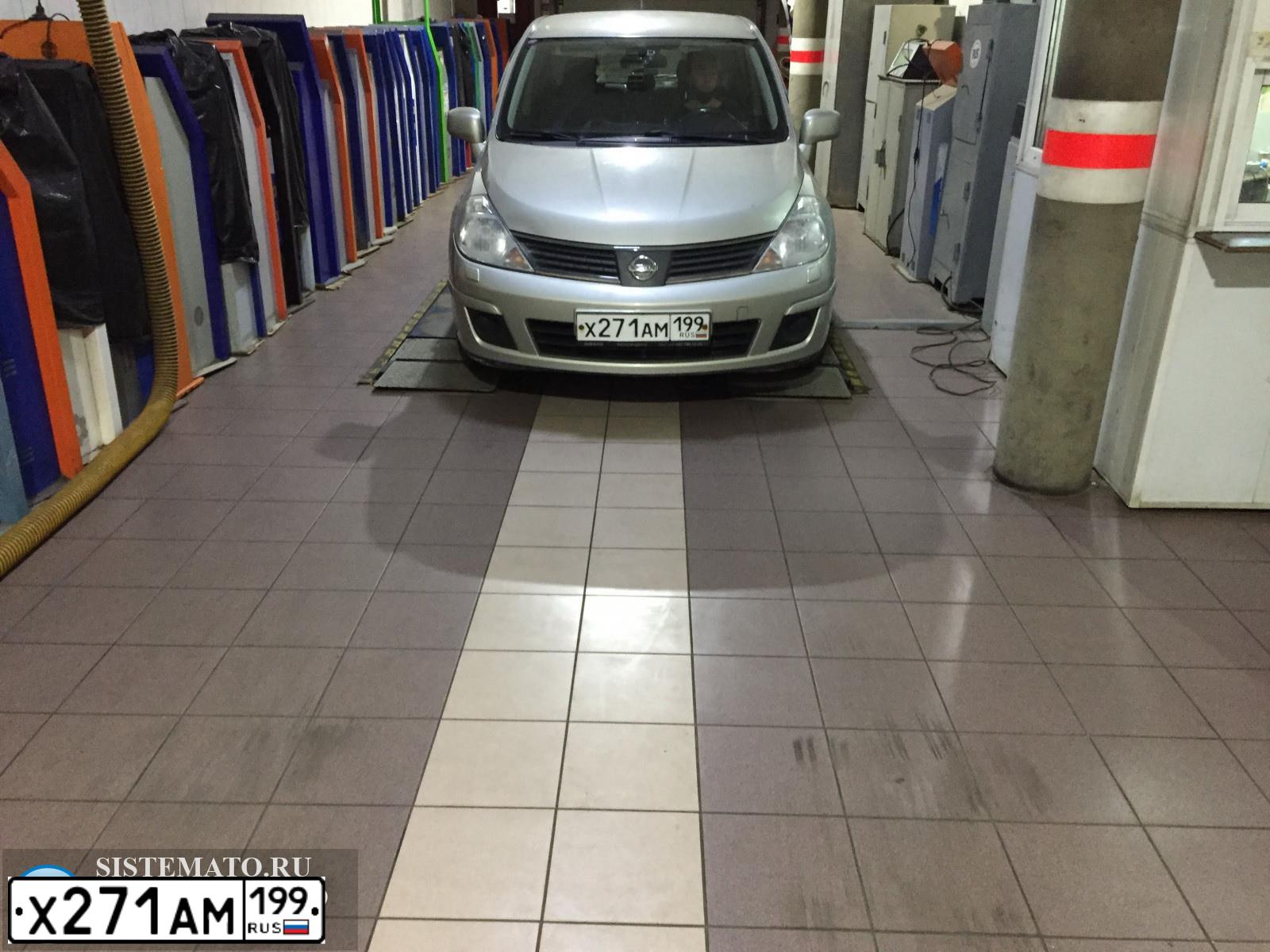 Фото автомобиля NISSAN TIIDA, 2007 — госномер Т735ТК33. Цвет: ЗОЛОТИСТЫЙ
