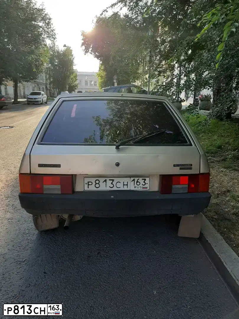 Фото автомобиля LADA 2109 SAMARA, 1997 — госномер Р813СН163. Цвет: ПЕСОЧНЫЙ
