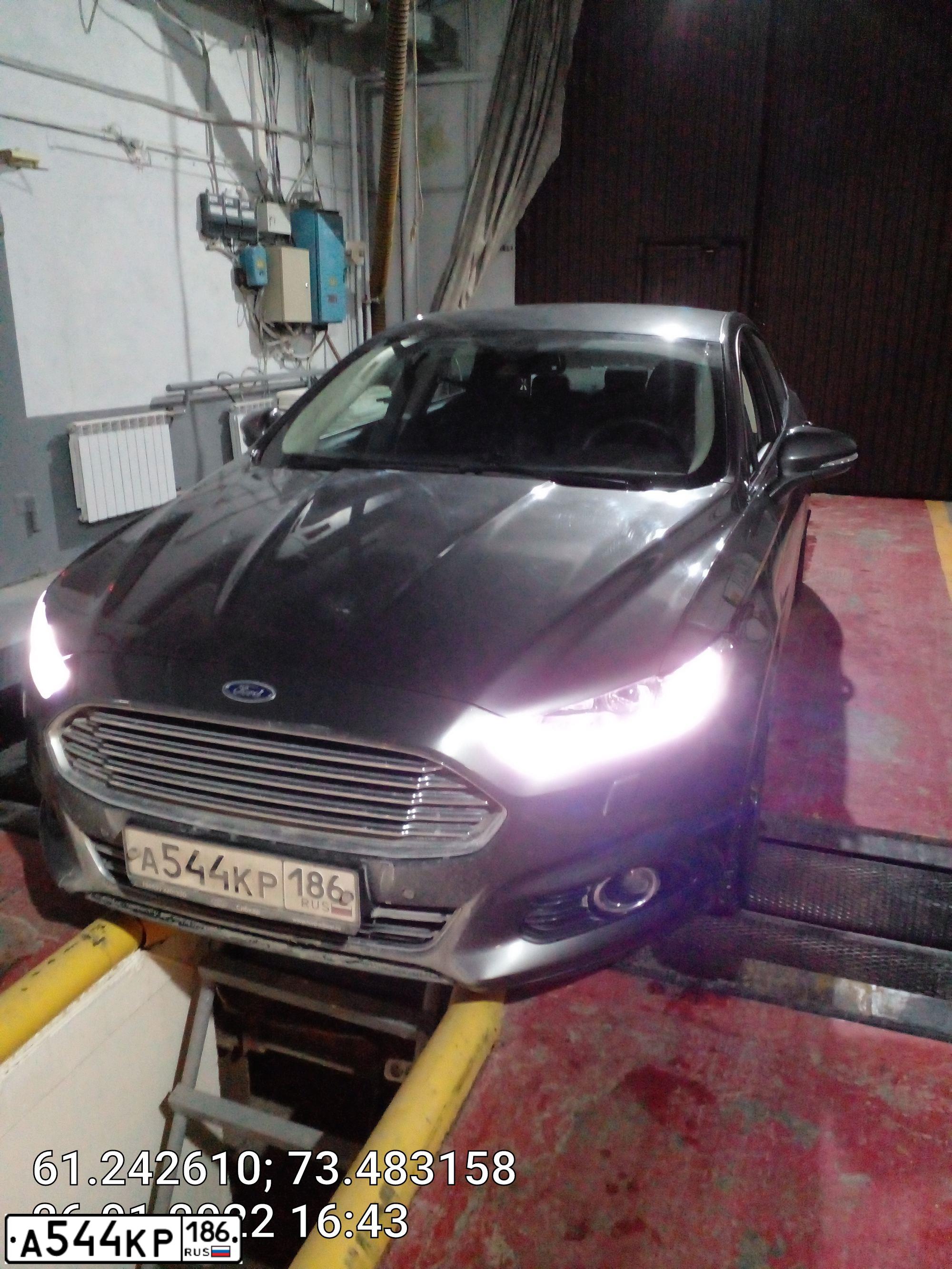 Фото автомобиля FORD MONDEO, 2017 — госномер К455РУ186. Цвет: СЕРЫЙ