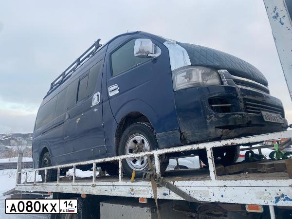Фото автомобиля TOYOTA HIACE, 2006 — госномер А080КХ14. Цвет: ТЕМНО-СИНИЙ
