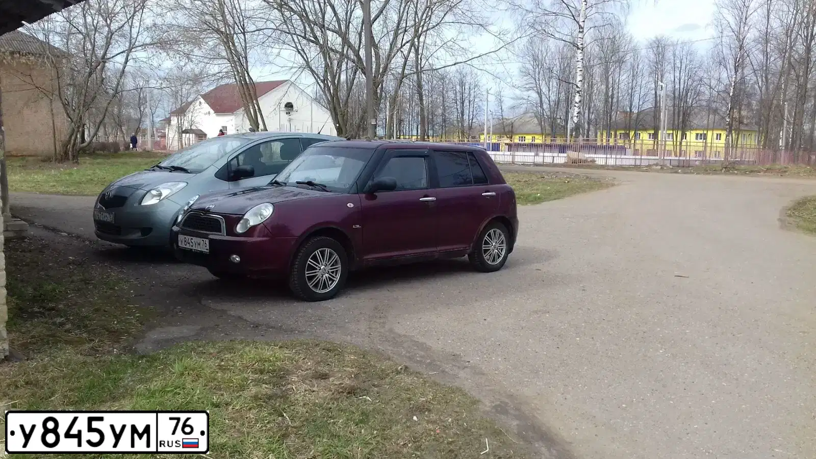 Фото автомобиля LIFAN SMILY, 2011 — госномер У845УМ76. Цвет: ТЕМНО-ВИШНЕВЫЙ