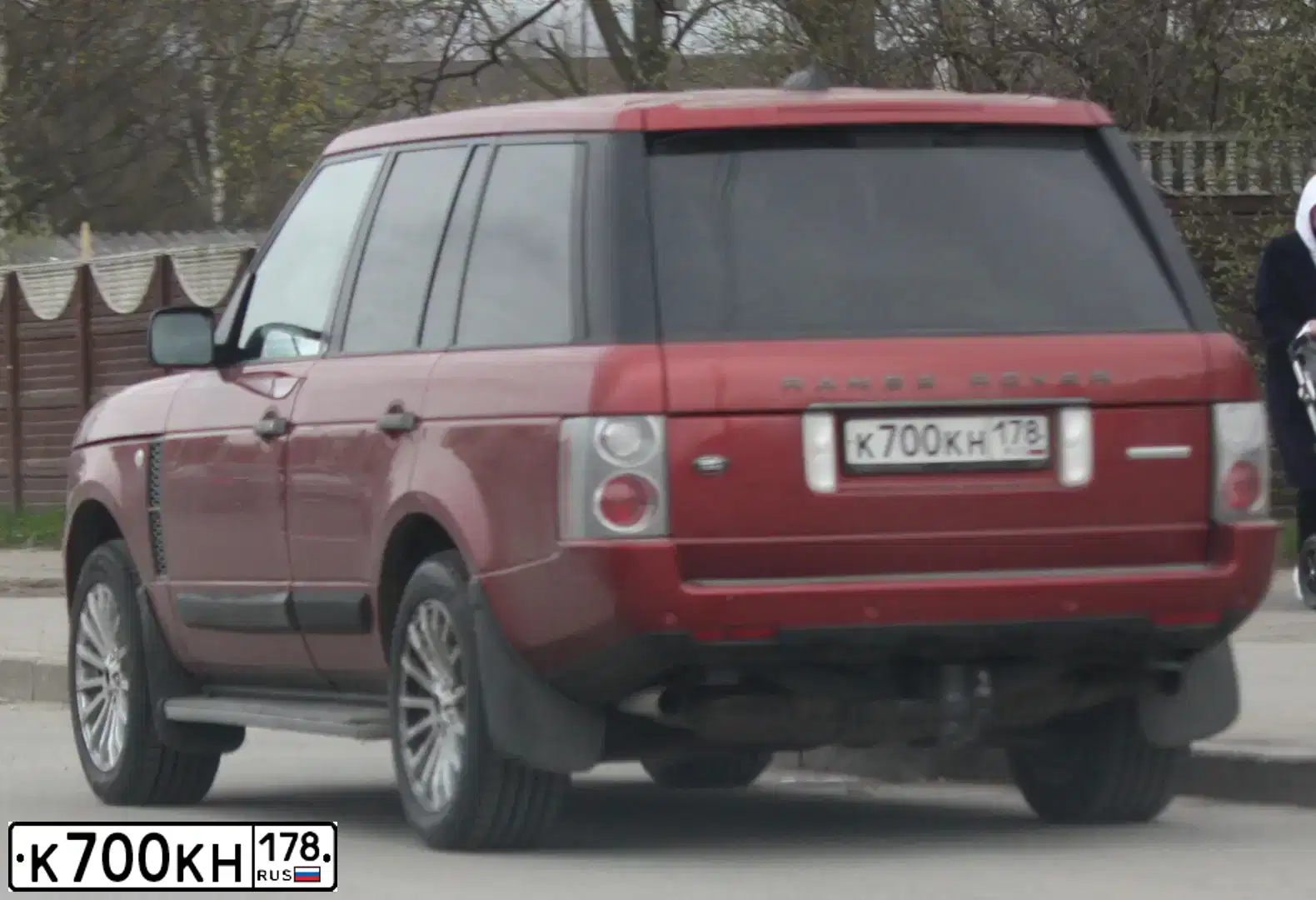 Фото автомобиля LANDROVER RANGE ROVER, 2007 — госномер К700КН178. Цвет: КРАСНЫЙ