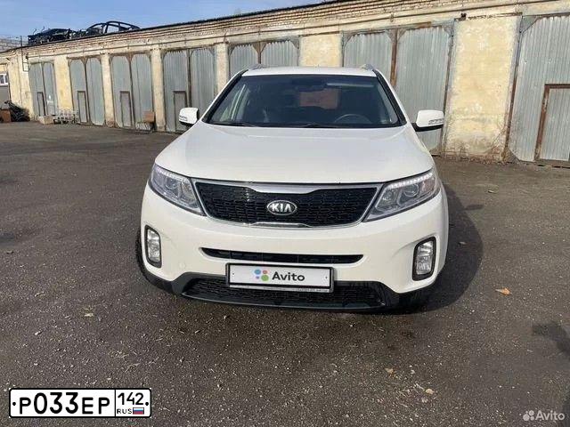 Фото автомобиля KIA SORENTO, 2017 — госномер Н906ЕТ142. Цвет: Белый