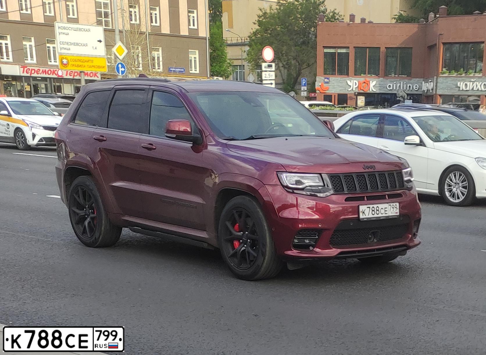 Фото автомобиля JEEP GRAND CHEROKEE, 2019 — госномер С561СХ797. Цвет: ТЕМНО-КРАСНЫЙ