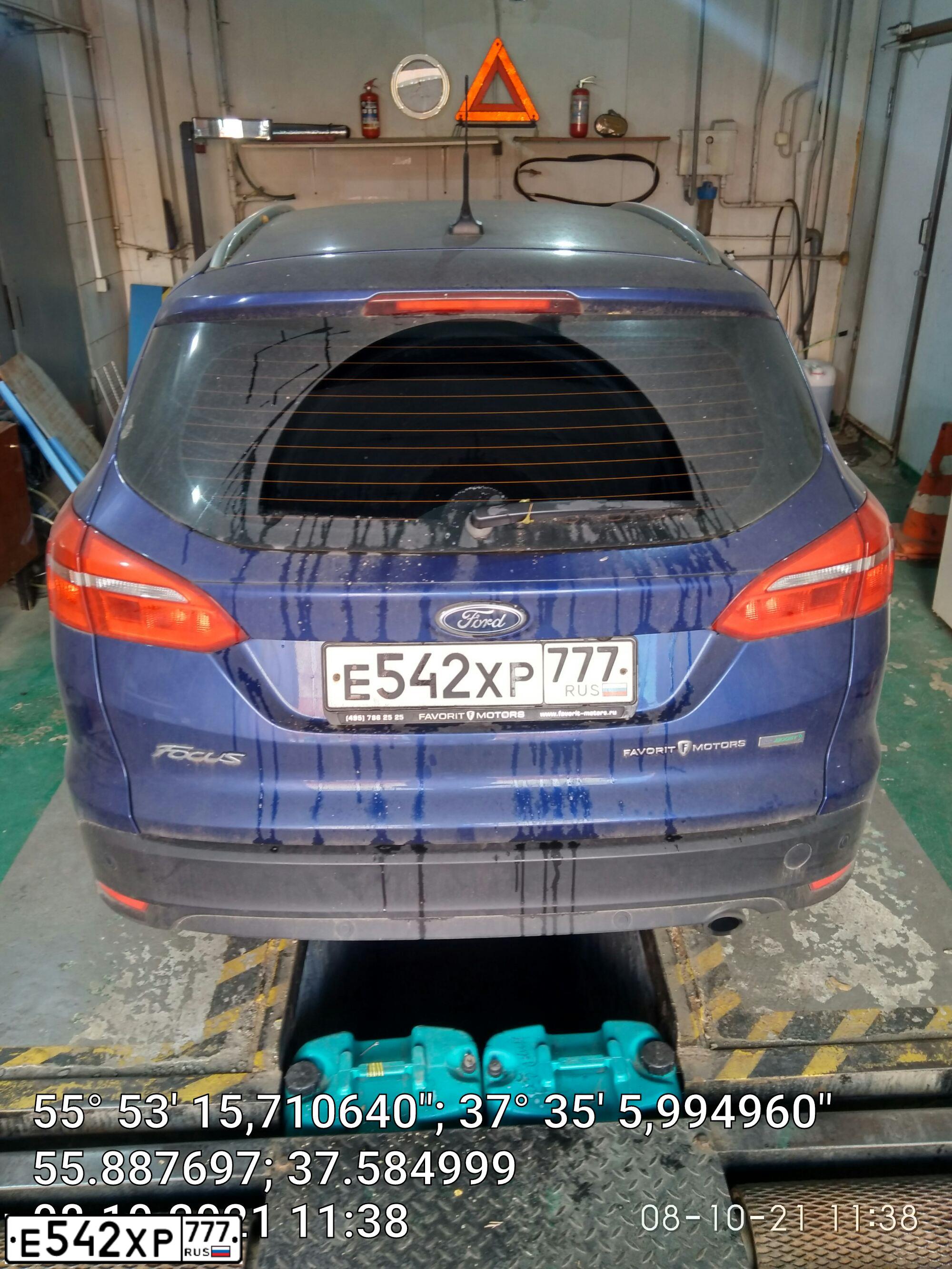Фото автомобиля FORD FOCUS, 2017 — госномер Е542ХР777. Цвет: СИНИЙ