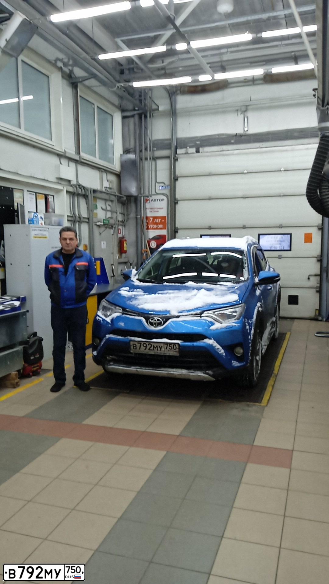 Фото автомобиля TOYOTA RAV4, 2015 — госномер В792МУ750. Цвет: синий