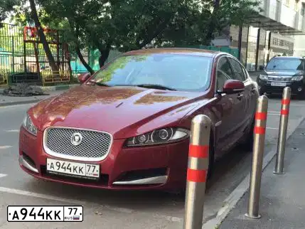 Фото автомобиля JAGUAR XF-SERIE, 2012 — госномер А944КК77. Цвет: КРАСНЫЙ