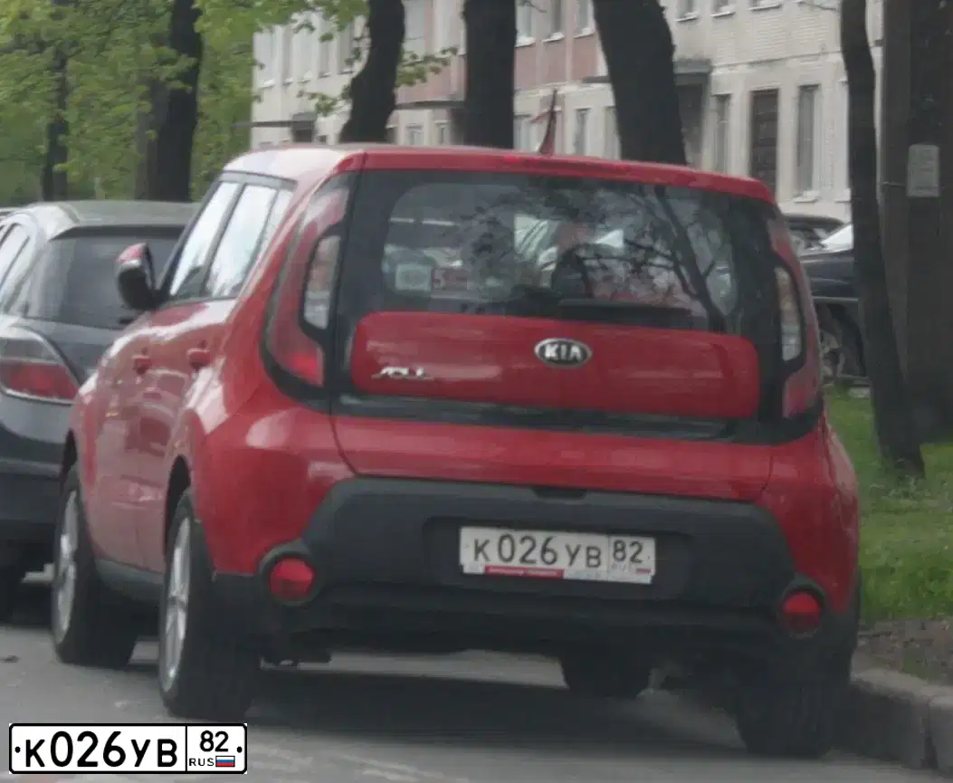 Фото автомобиля KIA SOUL, 2016 — госномер О167КК198. Цвет: КРАСНЫЙ