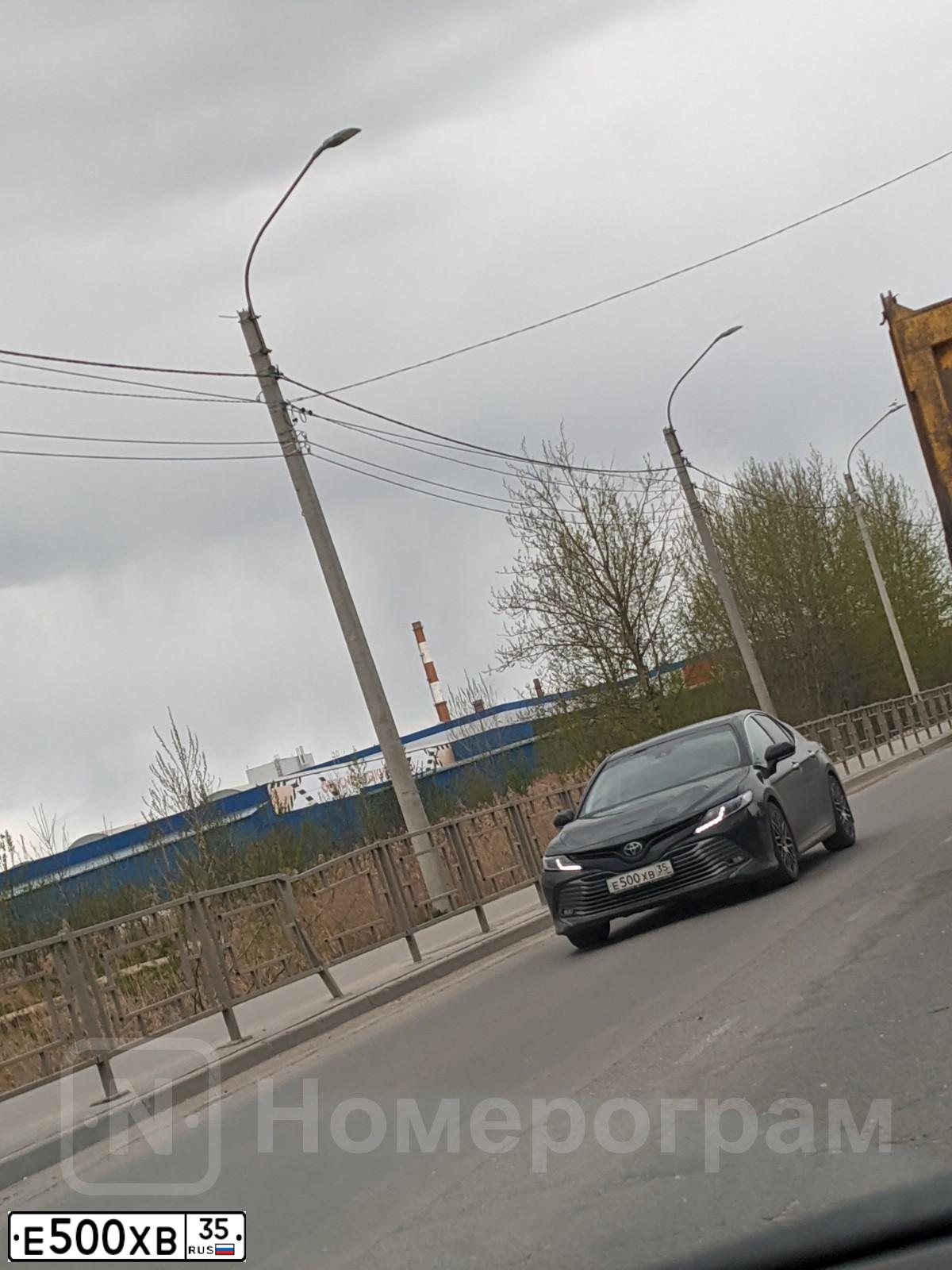 Фото автомобиля HYUNDAI SANTA FE, 2013 — госномер Е500ХВ35. Цвет: ЧЕРНЫЙ