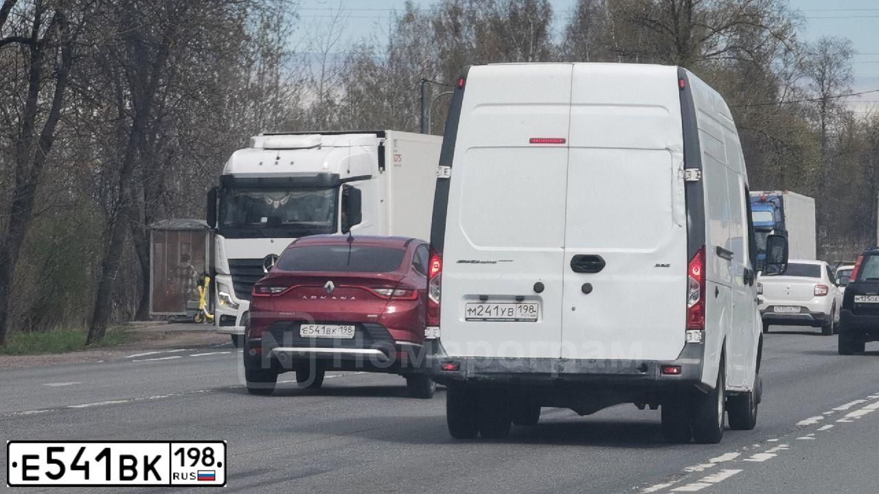Фото автомобиля RENAULT ARKANA, 2019 — госномер С993АС76. Цвет: КРАСНЫЙ