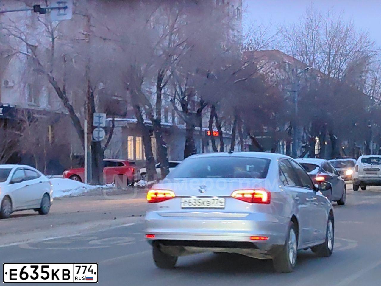 Фото автомобиля BMW SERIE 7, 2002 — госномер Е635КВ774. Цвет: синий