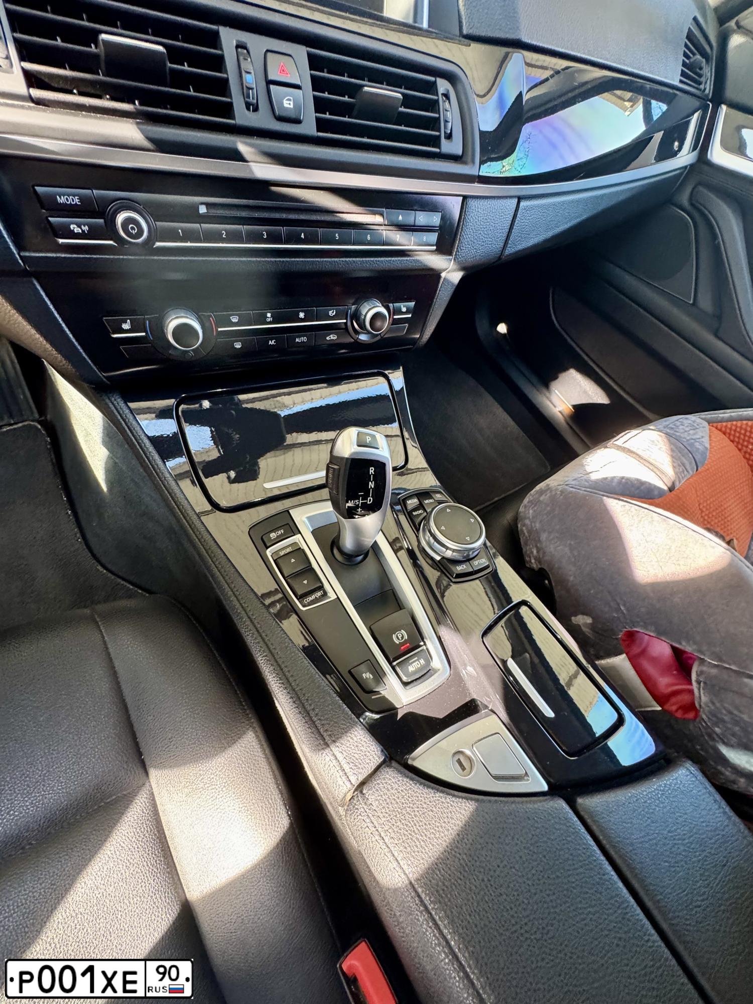 Фото автомобиля AUDI A3, 2008 — госномер Р001ХЕ90. Цвет: ЧЕРНО-СЕРЫЙ