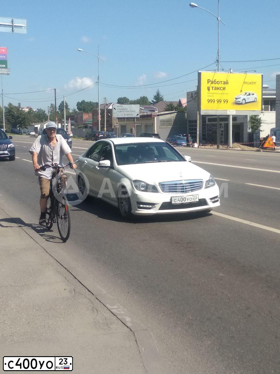 Фото автомобиля MERCEDES C-KLASSE, 2011 — госномер В104КС01. Цвет: Белый