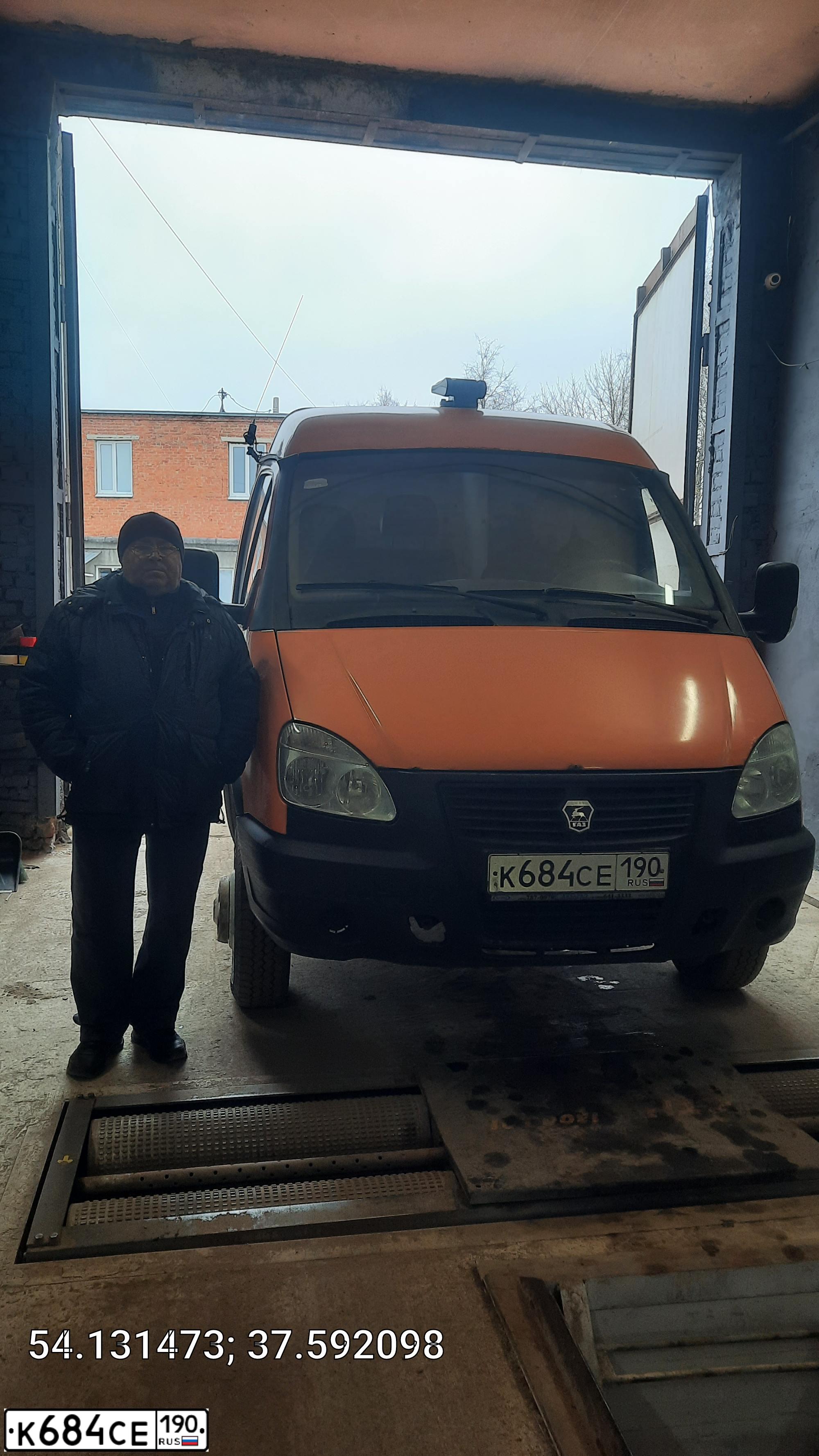 Фото автомобиля GAZ 2705 GAZEL, 2011 — госномер К684СЕ190. Цвет: ОРАНЖЕВЫЙ