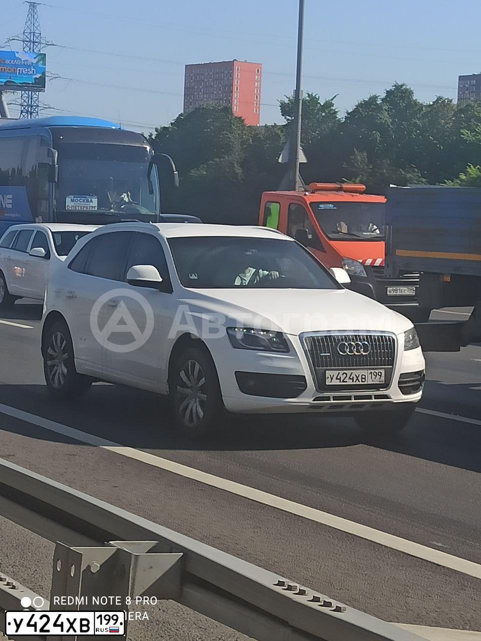Фото автомобиля AUDI Q5, 2010 — госномер У424ХВ199. Цвет: БЕЛЫЙ