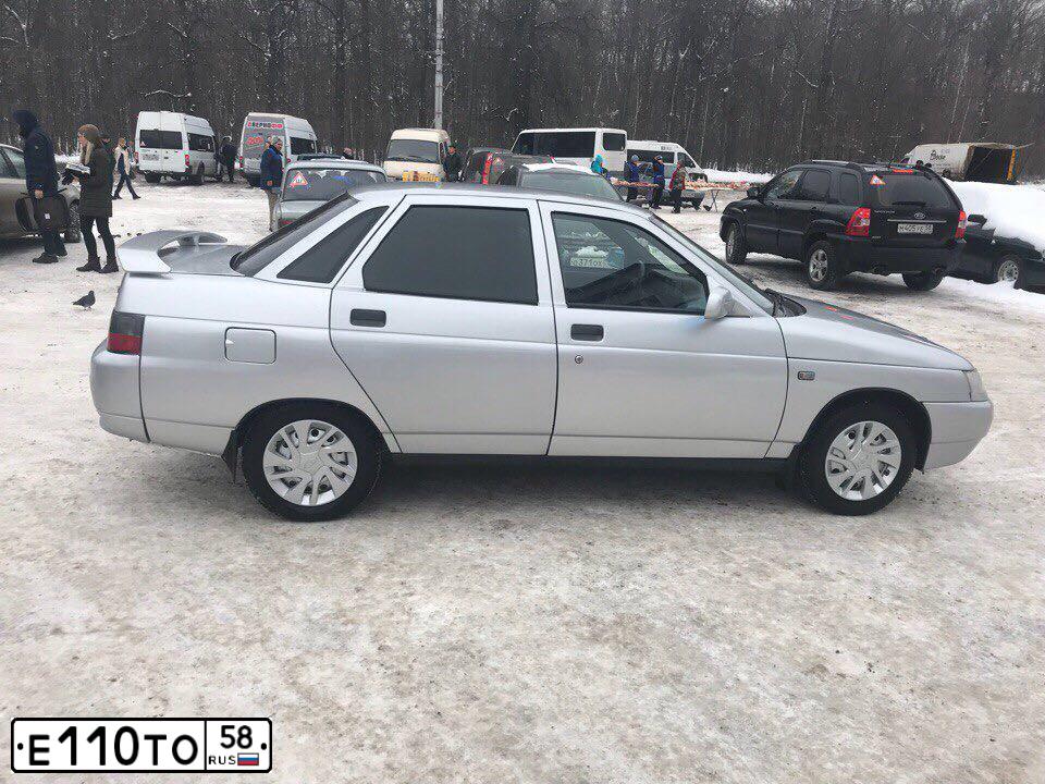 Фото автомобиля LADA 2110 LADA, 2004 — госномер Р006НТ58. Цвет: СВЕТЛО-СЕРЕБРИСТЫЙ МЕТАЛЛ