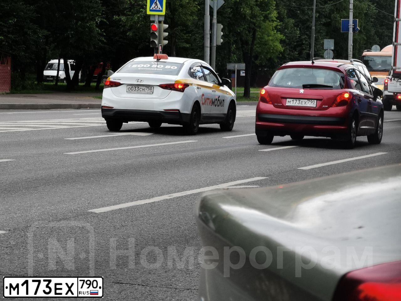 Фото автомобиля PEUGEOT 207, 2008 — госномер В392МТ37. Цвет: Красный