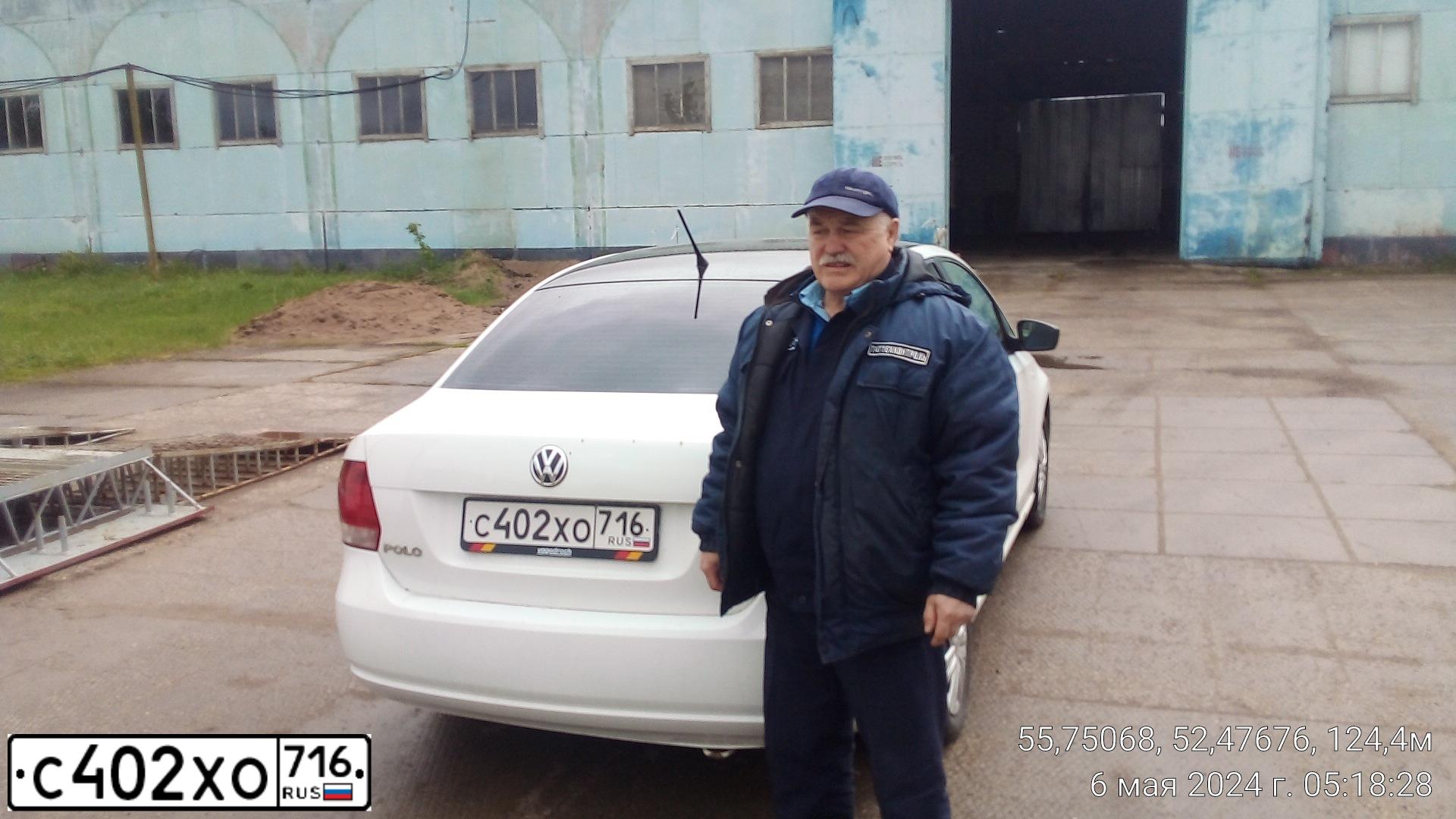 Фото автомобиля VOLKSWAGEN POLO, 2015 — госномер С402ХО716. Цвет: Белый