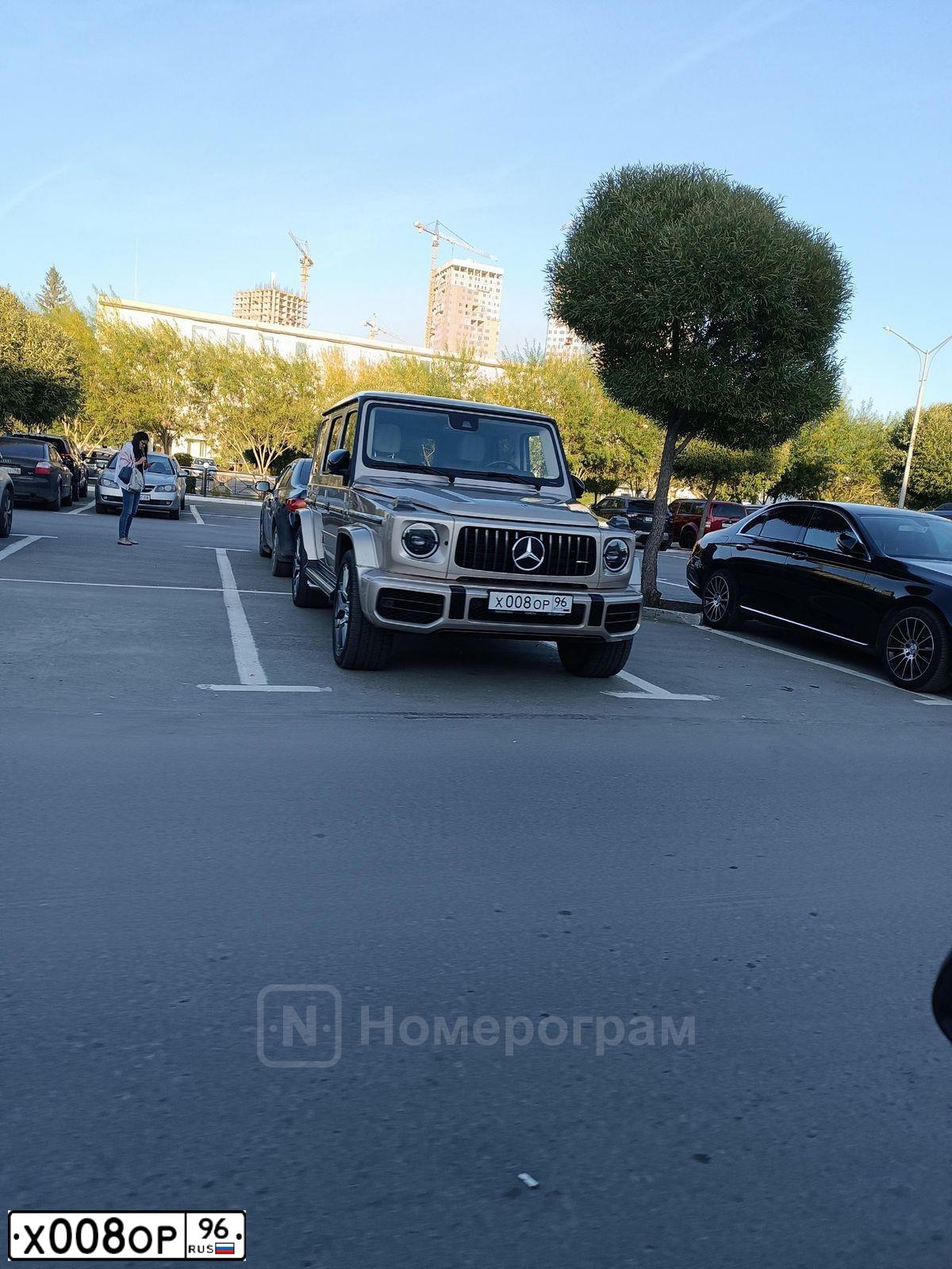 Фото автомобиля MERCEDES ACTROS, 2013 — госномер Н140ЕР196. Цвет: синий