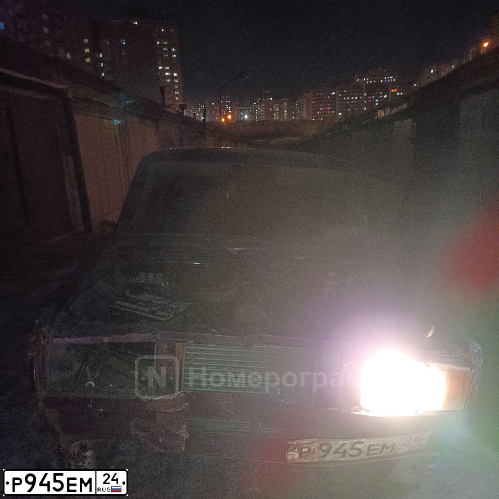 Фото автомобиля LADA 2105, 1996 — госномер Р945ЕМ24. Цвет: ФИОЛЕТОВЫЙ