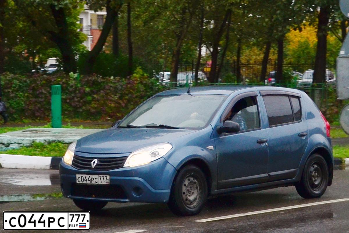 Фото автомобиля RENAULT SANDERO, 2011 — госномер С044РС777. Цвет: СИНИЙ