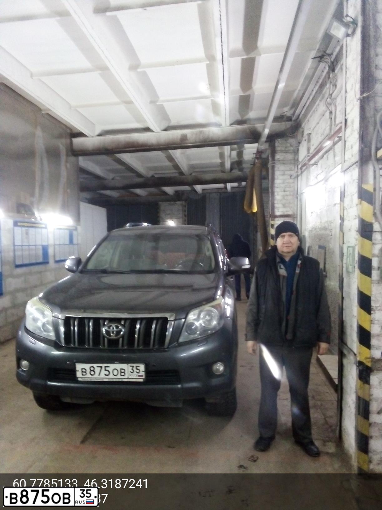 Фото автомобиля TOYOTA LANDCRUISER, 2011 — госномер В875ОВ35. Цвет: СЕРЫЙ