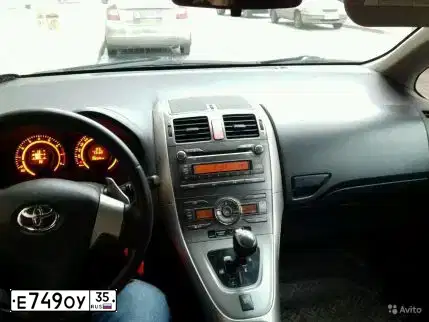 Фото автомобиля TOYOTA AURIS, 2007 — госномер Т745МС193. Цвет: Красный