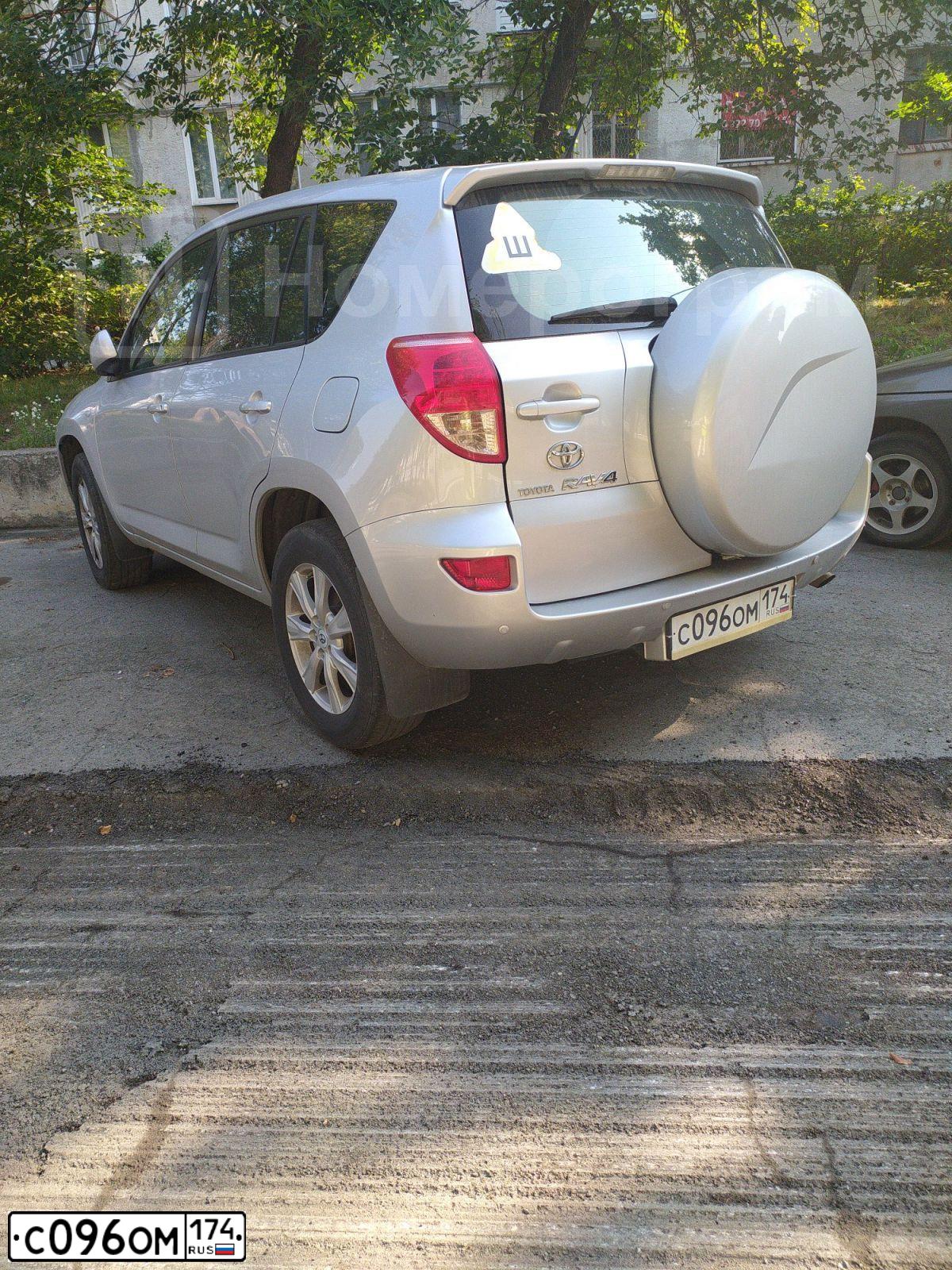 Фото автомобиля TOYOTA RAV4, 2008 — госномер В678ВМ174. Цвет: БЕЛЫЙ