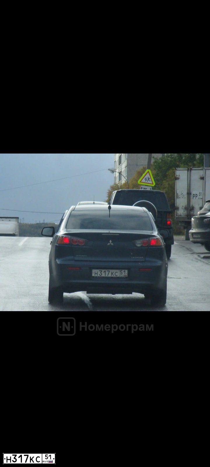 Фото автомобиля MITSUBISHI LANCER, 2010 — госномер Н317КС51. Цвет: СИНИЙ