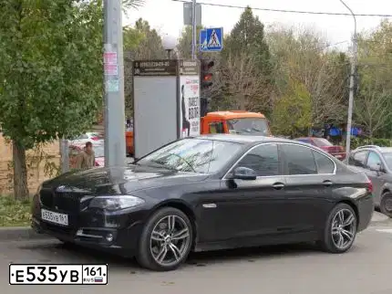 Фото автомобиля BMW SERIE 5, 2014 — госномер Е535УВ161. Цвет: ЧЕРНЫЙ