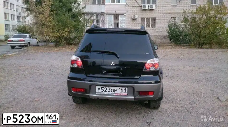 Фото автомобиля MITSUBISHI OUTLANDER, 2005 — госномер Р523ОМ161. Цвет: ЧЕРНЫЙ