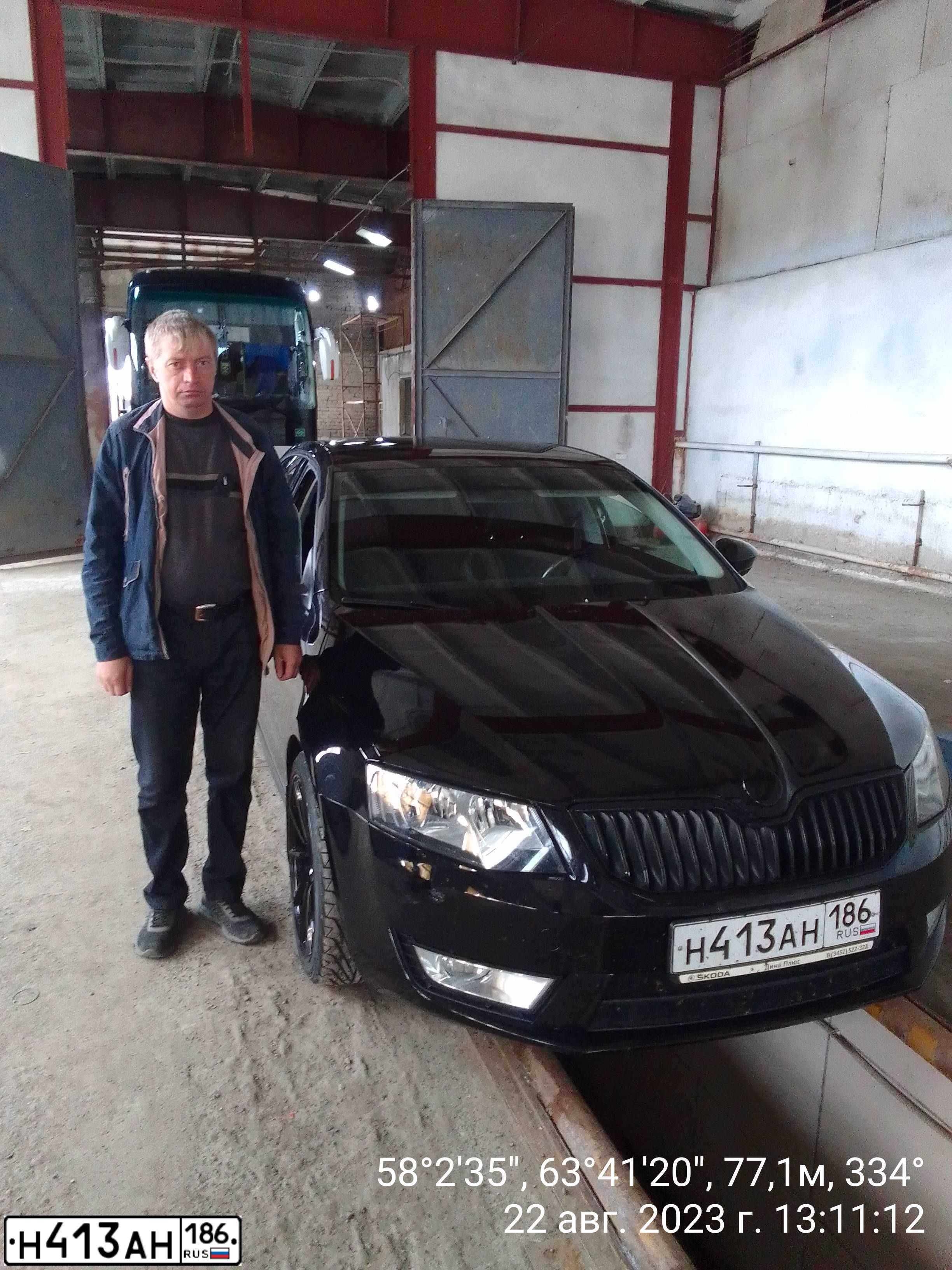 Фото автомобиля SKODA OCTAVIA, 2014 — госномер Е840ЕО180. Цвет: ЧЕРНЫЙ