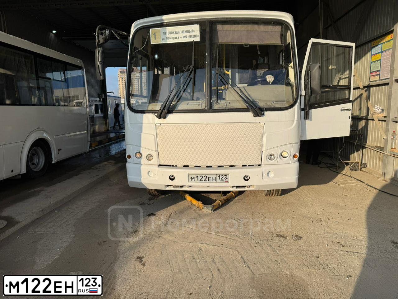 Фото автомобиля LADA 2115 SAMARA, 2002 — госномер М122ЕН123. Цвет: Темно-зеленый