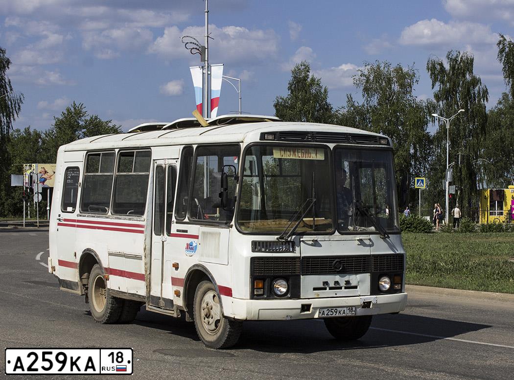 Фото автомобиля PAZ 3205, 2001 — госномер А259КА18. Цвет: БЕЛО-КРАСНЫЙ