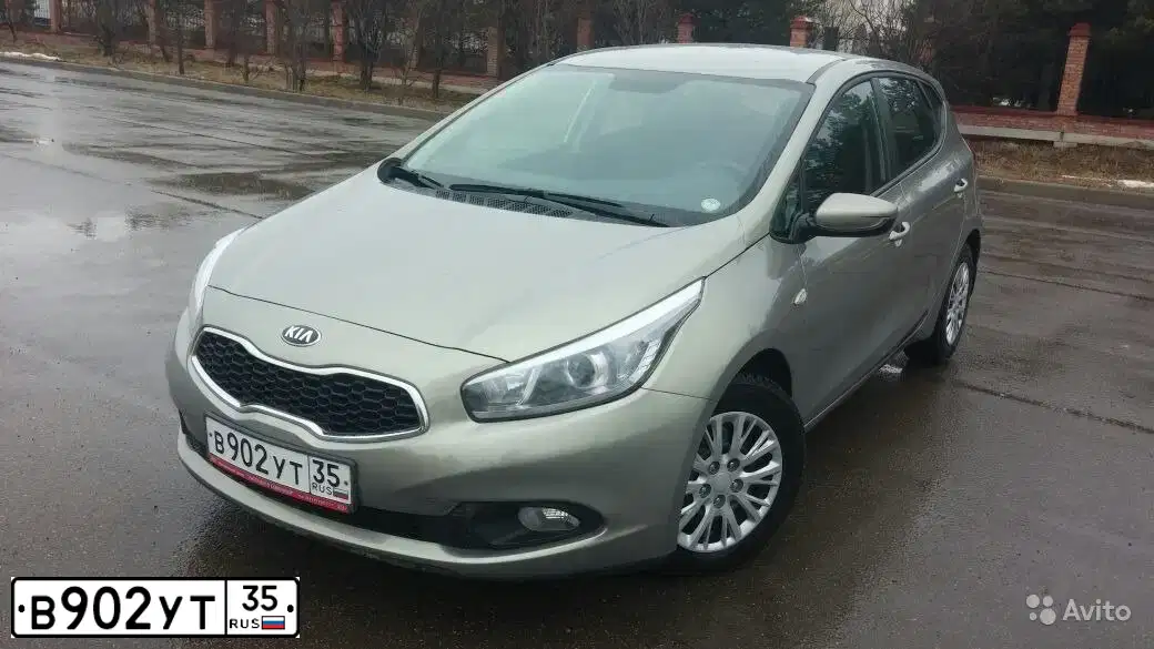 Фото автомобиля KIA CEE'D, 2012 — госномер Т360УМ777. Цвет: серебристый
